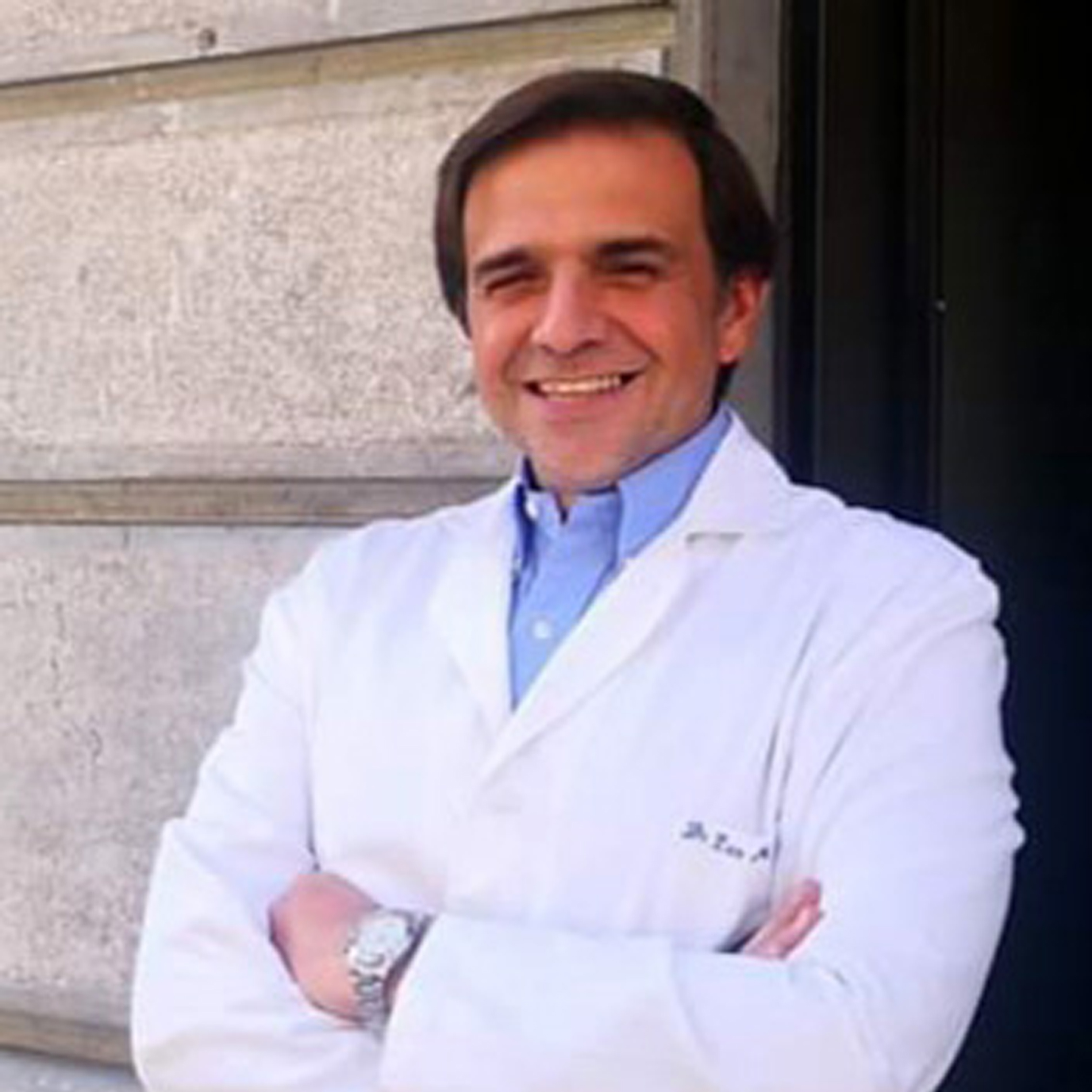 Dr Luis Peralta, especialidad en Implante Capilar en Clínica Dr. Alaejos